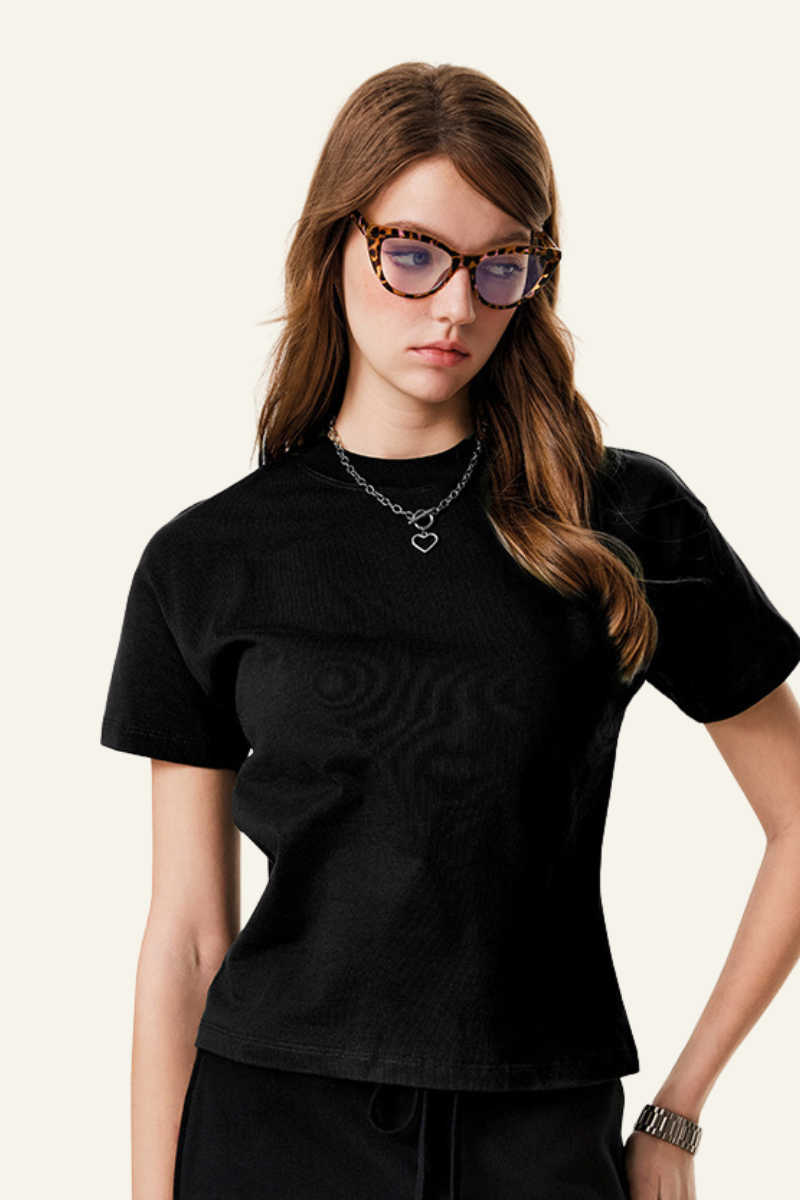Women's  cotton Round-neck Slimming T-shirt.