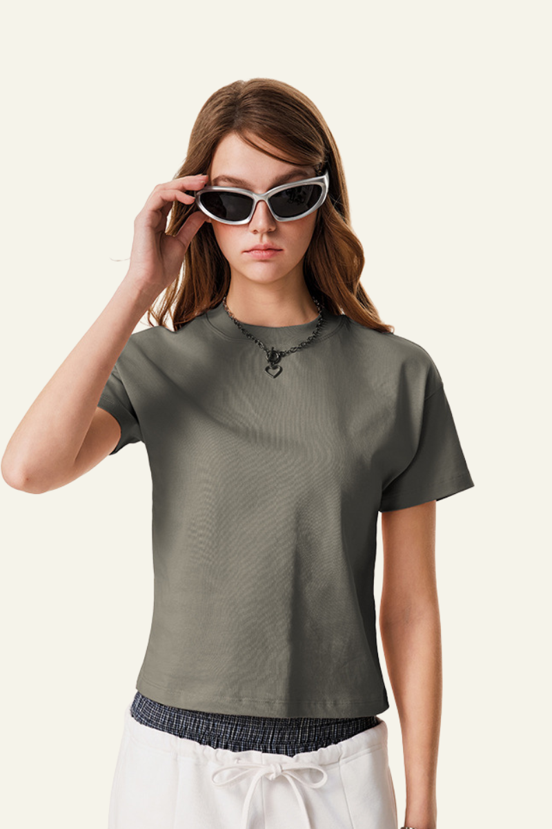 Women's  cotton Round-neck Slimming T-shirt.