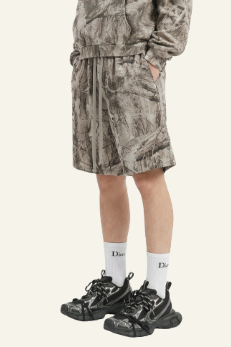 Men's Camouflage Shorts With Fleece Lining.