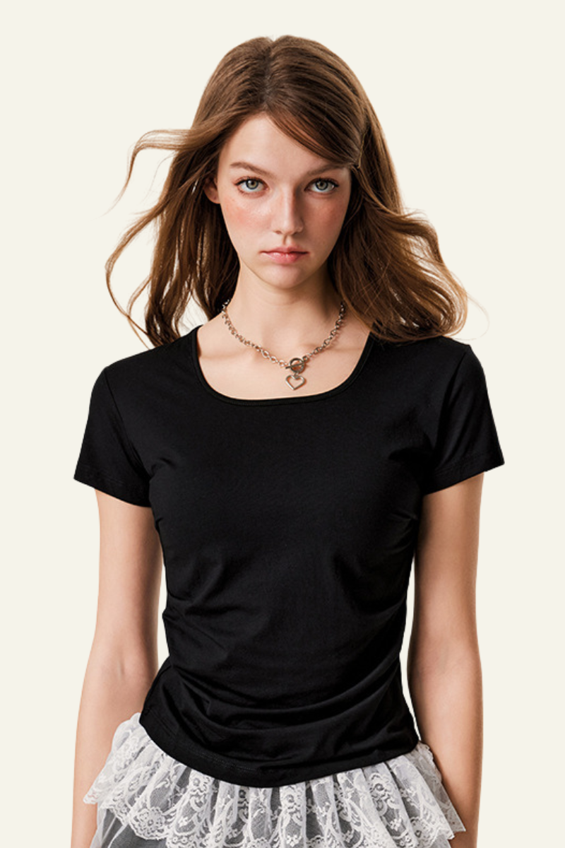 Women's  straight shoulder short-sleeved T-shirt.